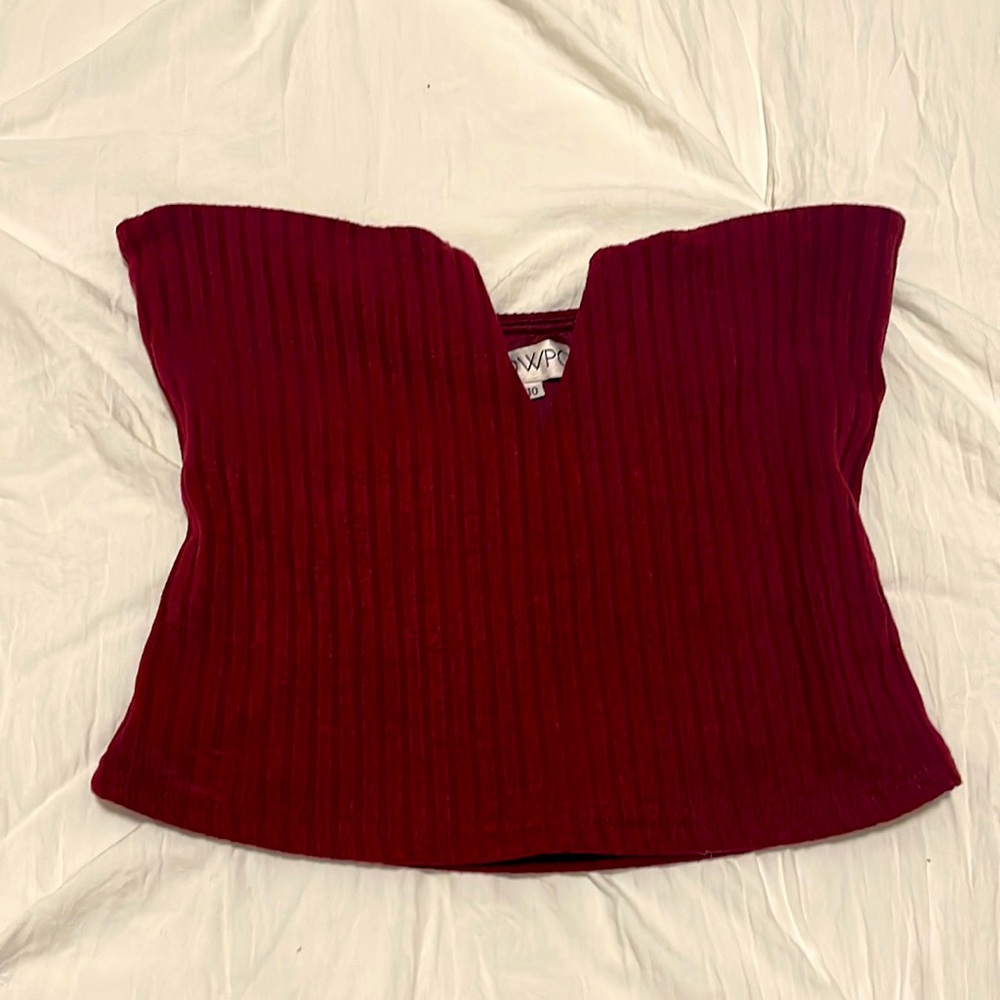 Cute maroon crop top. Great for going out at night or during the day.